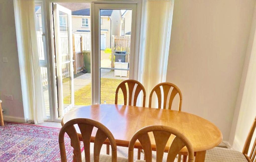 Newbuild - 3 Bedrooms, 2 Baths,5 Mins From Airport Edimburgo Exterior foto